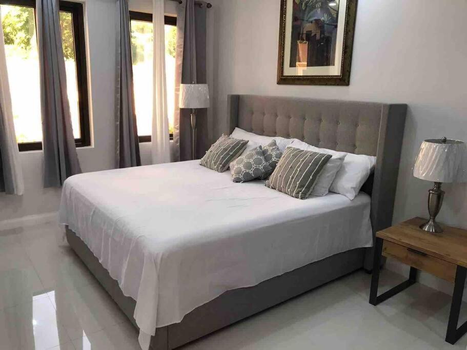 Sun Shine Luxury Villas 2 Bedroom Pool & Gym Ocho Rios St Ann Exteriör bild