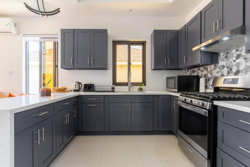 Sun Shine Luxury Villas 2 Bedroom Pool & Gym Ocho Rios St Ann Exteriör bild