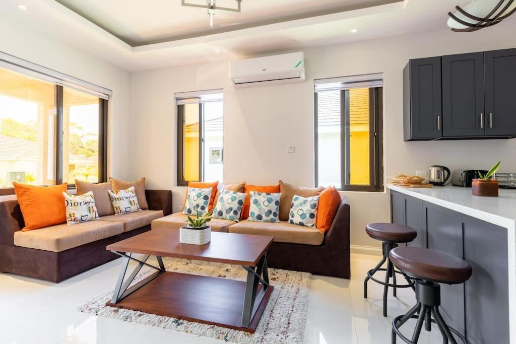 Sun Shine Luxury Villas 2 Bedroom Pool & Gym Ocho Rios St Ann Exteriör bild