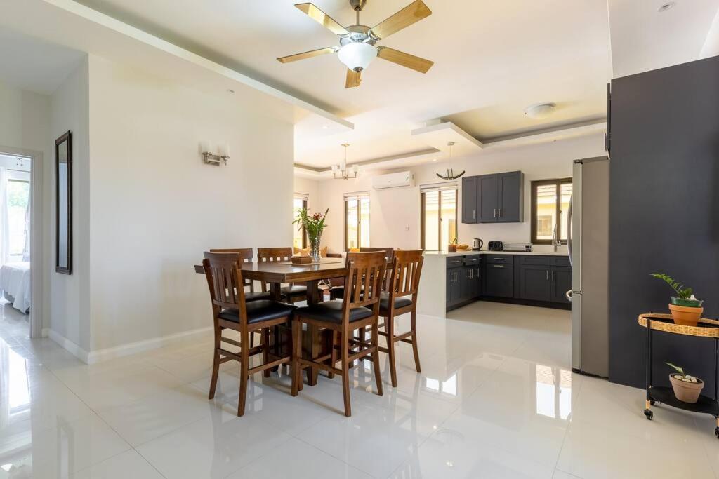 Sun Shine Luxury Villas 2 Bedroom Pool & Gym Ocho Rios St Ann Exteriör bild
